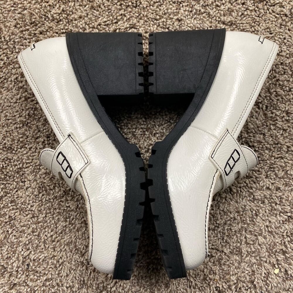 Dirty-laundry Women's White and Black Oxfords - Picture 3 of 8
